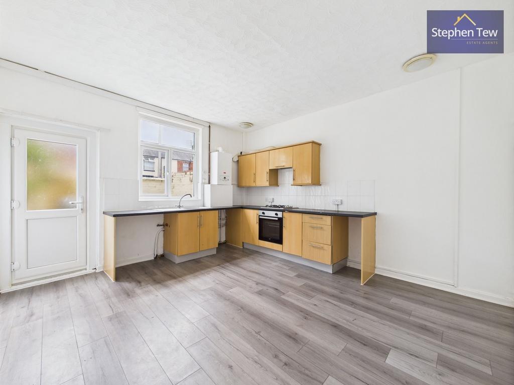 Kitchen/ Dining Room