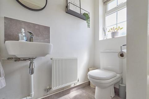 2 Armour Close, Burbage, Hinckley, LE10 2QW