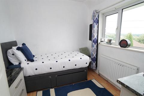 28 Bracken Edge, Bradford, BD10 9BL