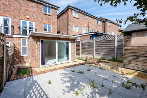 undefined, Glendale Avenue, Edgware, HA8