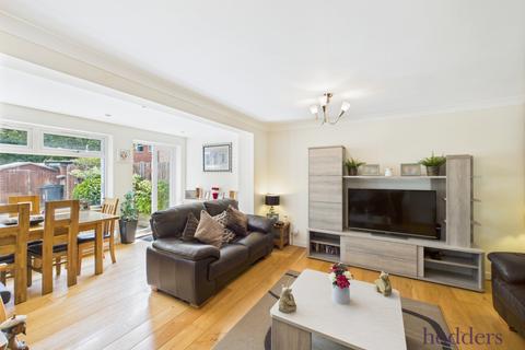 3 bedroom terraced house for sale, Dale Close, Addlestone, Surrey, KT15