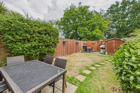 3 bedroom terraced house for sale, Dale Close, Addlestone, Surrey, KT15