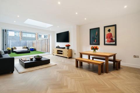 4 bedroom end of terrace house for sale, Carston Close, Lee, London, SE12
