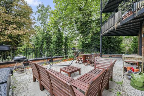 3 bedroom apartment to rent, Hackney E5