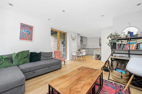 3 bedroom apartment to rent, Hackney E5
