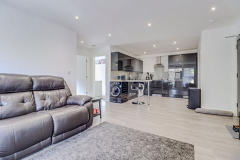 2 bedroom apartment for sale, Barry Close, Kirby Muxloe, LE9