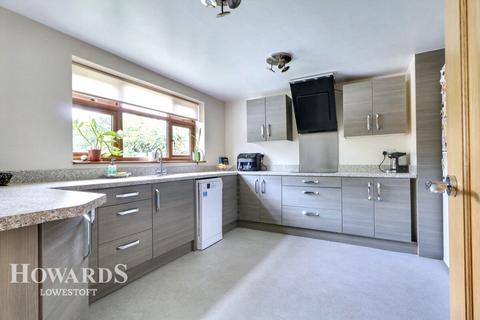 3 bedroom detached bungalow for sale, Chestnut Avenue, Oulton Broad