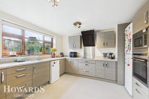 3 bedroom detached bungalow for sale, Chestnut Avenue, Oulton Broad
