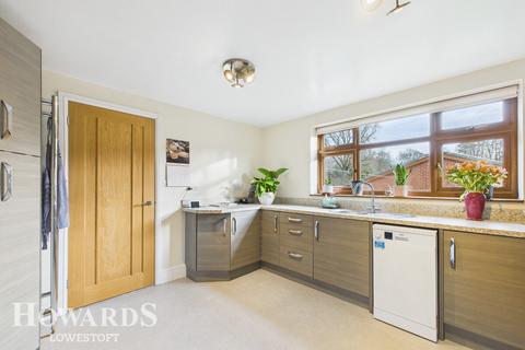 3 bedroom detached bungalow for sale, Chestnut Avenue, Oulton Broad