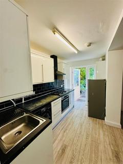 2 bedroom ground floor flat to rent, Stow Crescent, London E17
