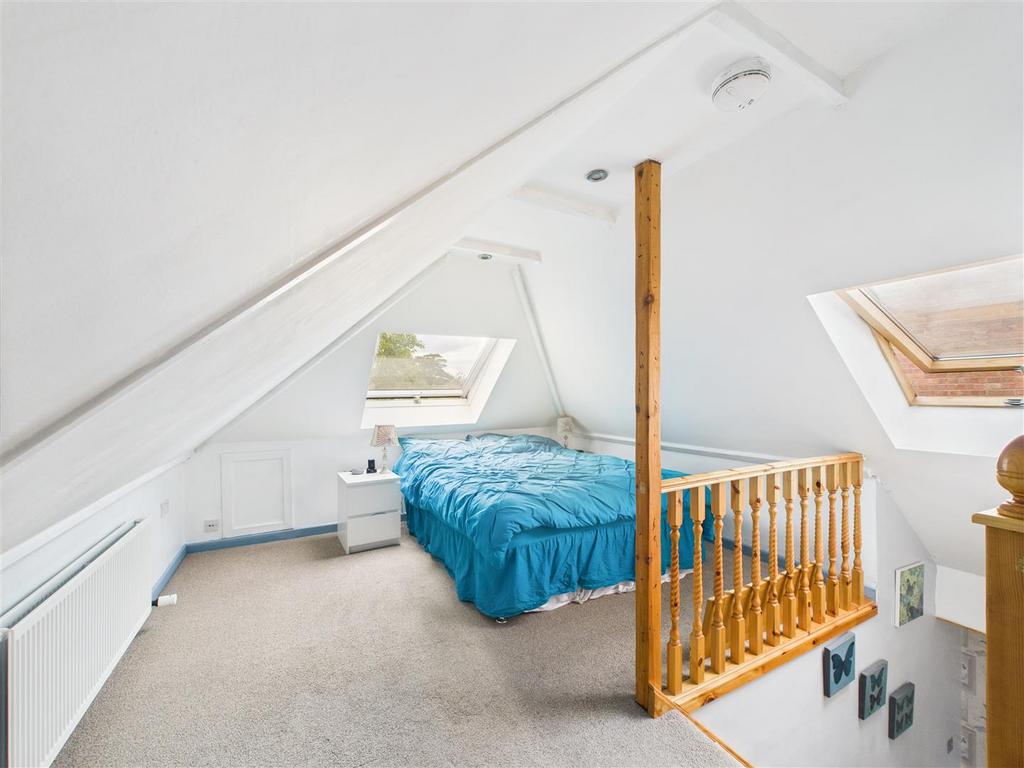 CAM03303 G0-PR0183-STILL013.jpg