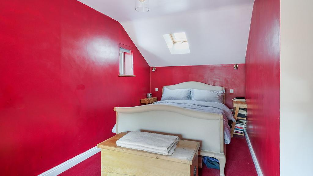 Bedroom 1 – Principal Suite
