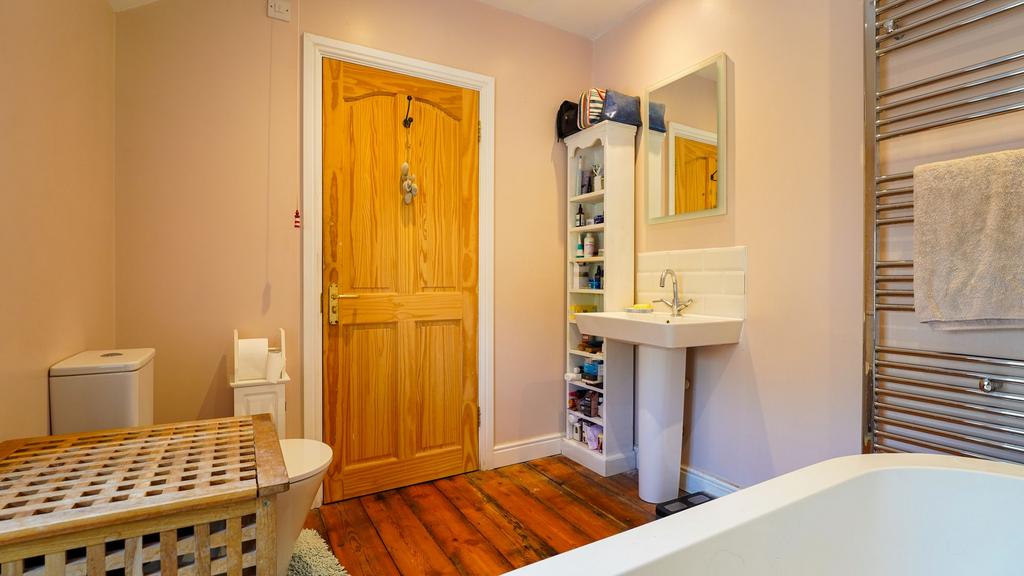 En-Suite Bathroom