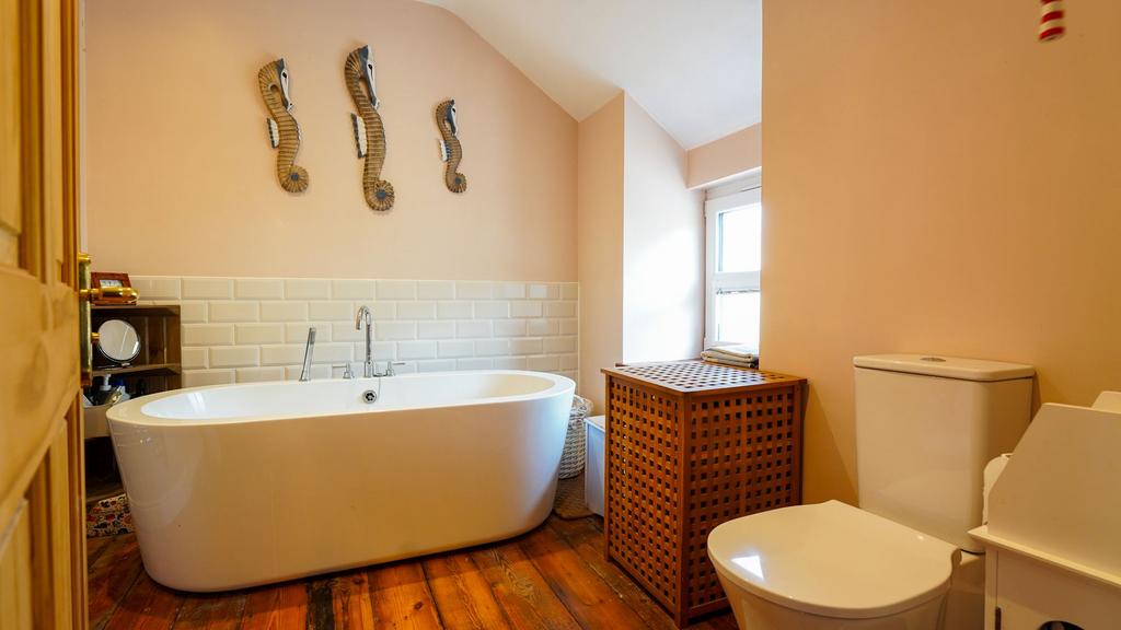 En-Suite Bathroom