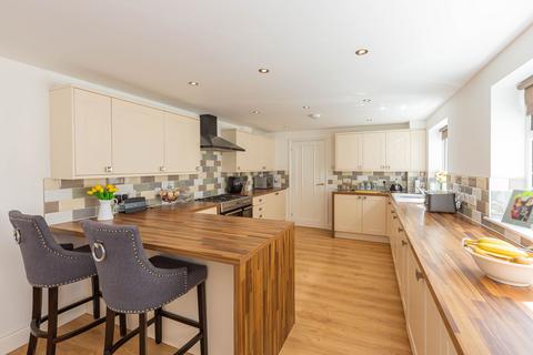 24 Bay Tree Close, High Wycombe, HP11 1JN
