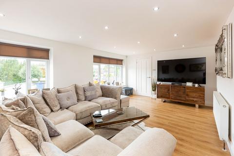 24 Bay Tree Close, High Wycombe, HP11 1JN