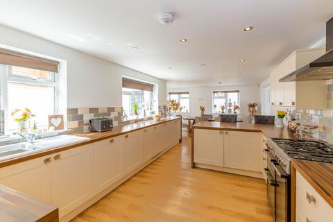 24 Bay Tree Close, High Wycombe, HP11 1JN