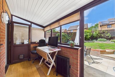 9 Docklewell Close, Towcester, NN12 6JF