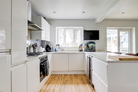 3 bedroom end of terrace house for sale, Linden Place, Mapperley NG3