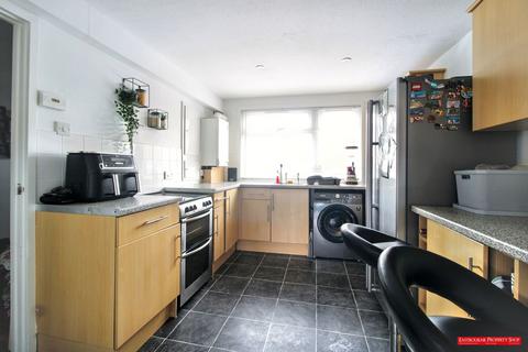 3 bedroom terraced house for sale, Chilham Close, Eastbourne BN23