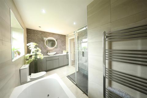 5 bedroom detached house for sale, Canada Drive, Cherry Burton, Beverley