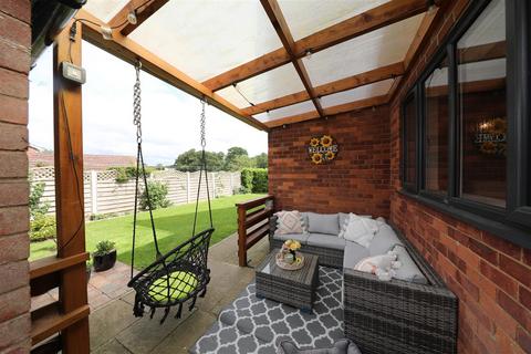 5 bedroom detached house for sale, Canada Drive, Cherry Burton, Beverley