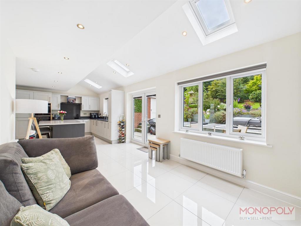 CAM01943 G0-PR0496-STILL026.jpg