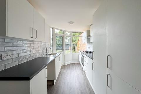 3 bedroom apartment to rent, Whitchurch Lane, Edgware, HA8
