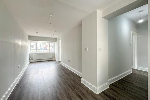 3 bedroom apartment to rent, Whitchurch Lane, Edgware, HA8
