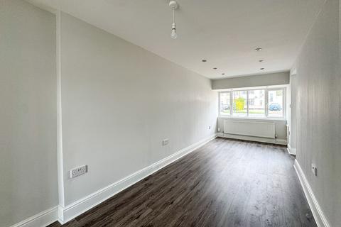 3 bedroom apartment to rent, Whitchurch Lane, Edgware, HA8