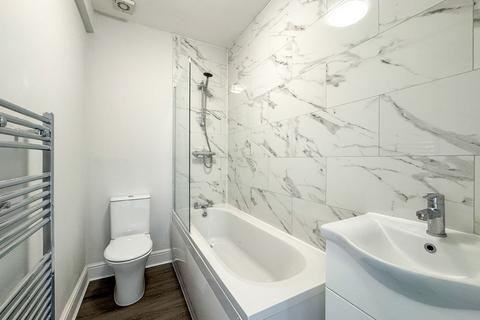 3 bedroom apartment to rent, Whitchurch Lane, Edgware, HA8