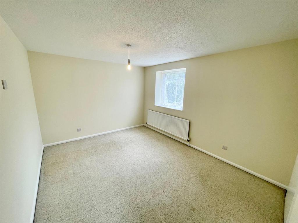 Bedroom 1.jpg