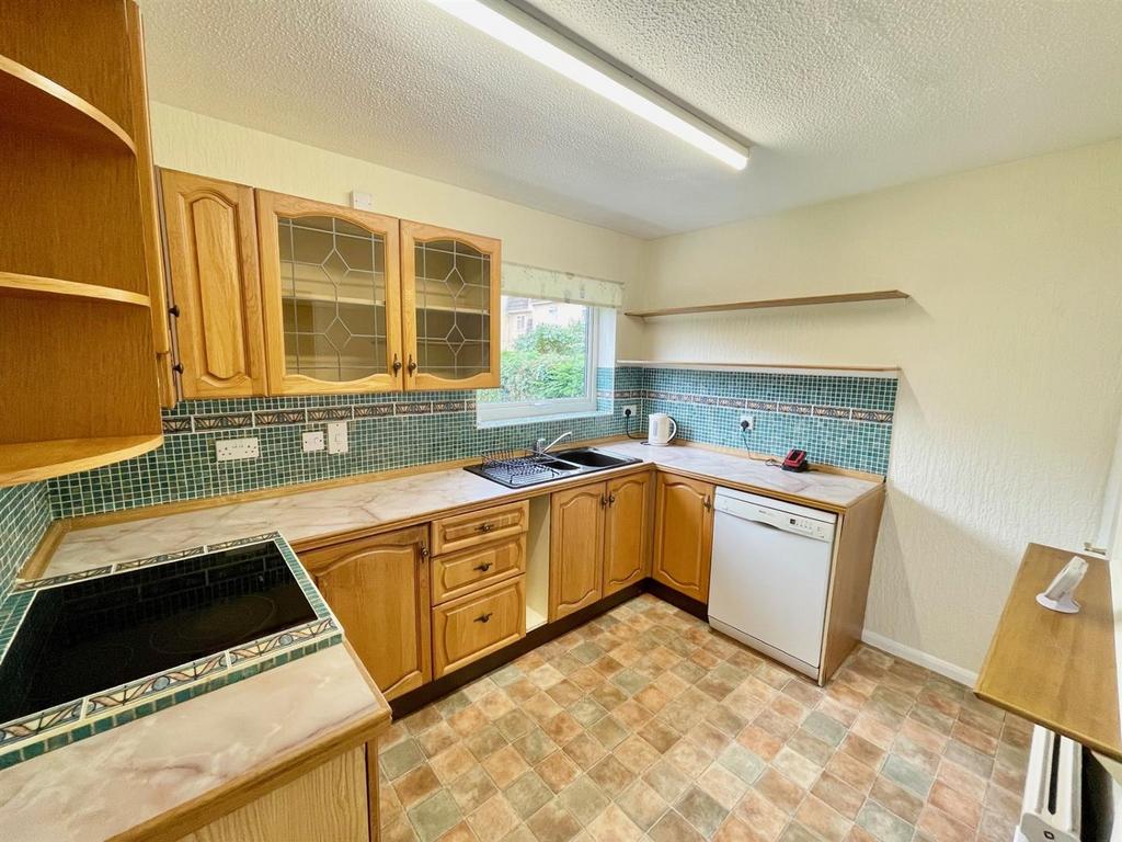 Kitchen 2.jpg