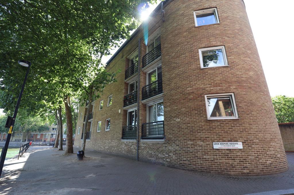 Lock Keepers Heights, Surrey Quays SE16 2 bed apartment to rent - £2,200 pcm (£508 pw)