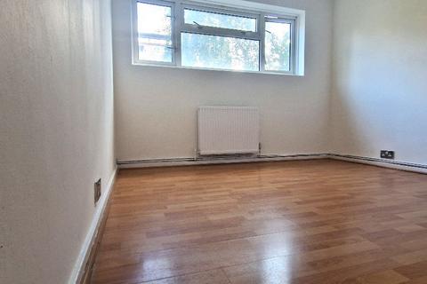 2 bedroom flat for sale, 27 Hayward Court, Studley Road SW4 6QW