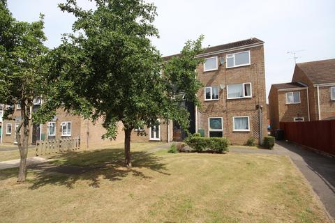 2 bedroom apartment to rent, Rochfords Gardens, Slough SL2