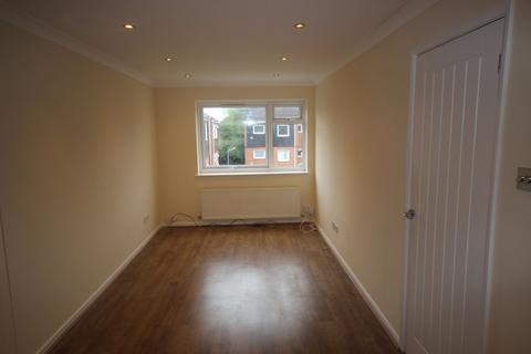 2 bedroom apartment to rent, Rochfords Gardens, Slough SL2