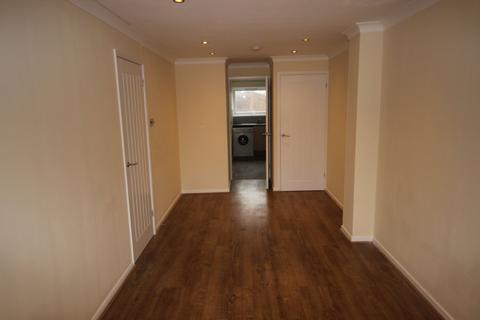 2 bedroom apartment to rent, Rochfords Gardens, Slough SL2