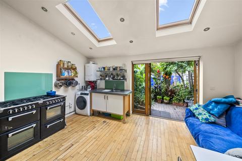 3 bedroom terraced house for sale, Talbot Road, Twickenham TW2