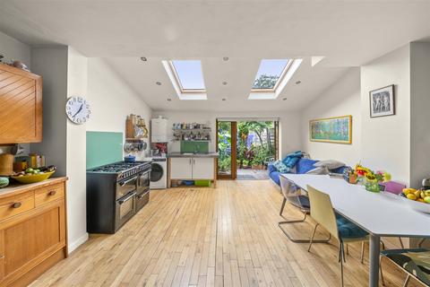 3 bedroom terraced house for sale, Talbot Road, Twickenham TW2