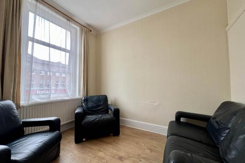 3 bedroom maisonette to rent, Barking Road, London, E13