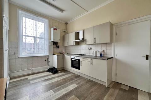 3 bedroom maisonette to rent, Barking Road, London, E13