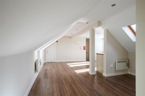 Studio to rent, Newmarket Road, Cambridge CB5