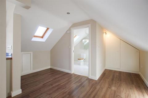 Studio to rent, Newmarket Road, Cambridge CB5