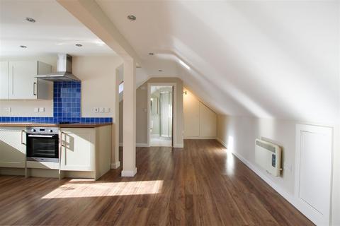 Studio to rent, Newmarket Road, Cambridge CB5