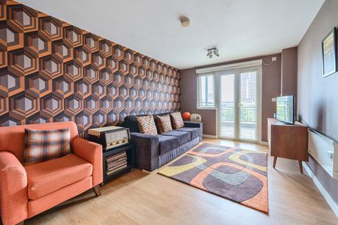 1 bedroom apartment for sale, Nayland Court, Romford RM1