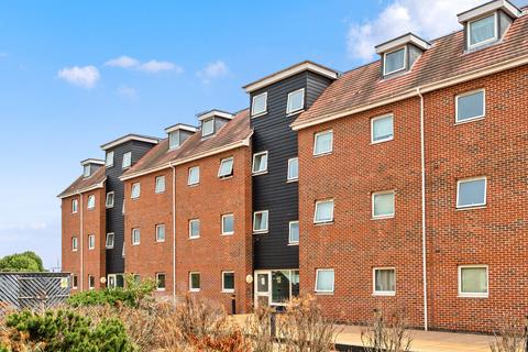 1 bedroom apartment for sale, Nayland Court, Romford RM1