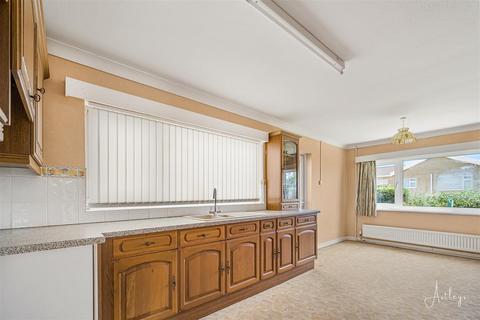 3 bedroom detached bungalow for sale, Chestnut Avenue, West Cross, Swansea