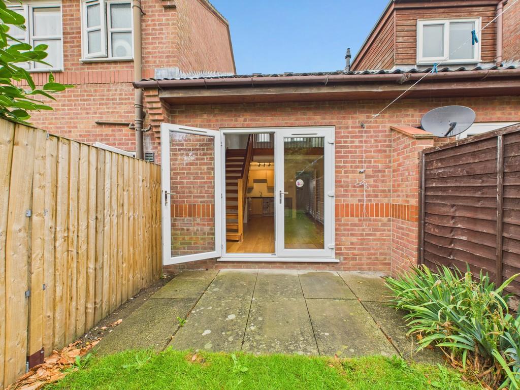 Cam04092 g0 pr0078 still014