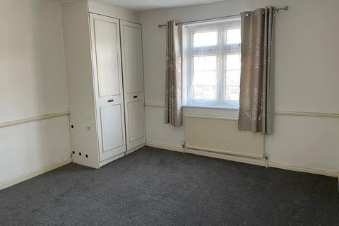 2 bedroom flat to rent, Albert Road, Romford